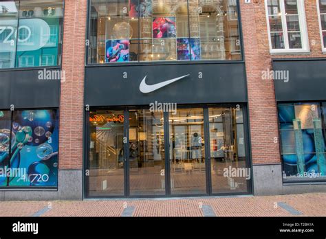 kalverstraat nike schoenen|Nike amsterdam kalverstraat.